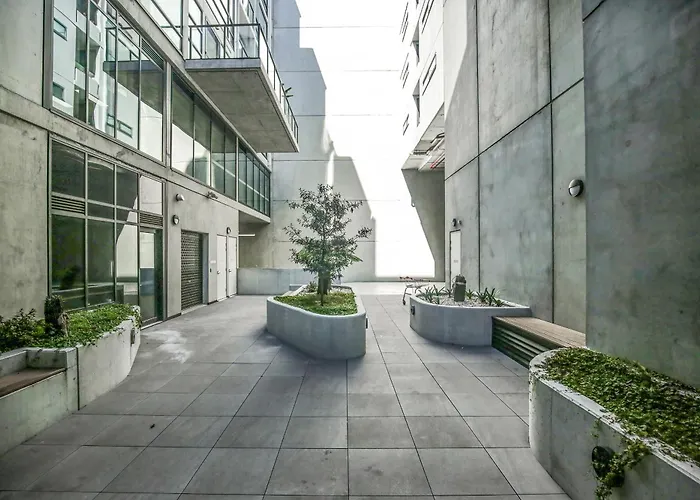 1 Bed Luxury Braddon Unit